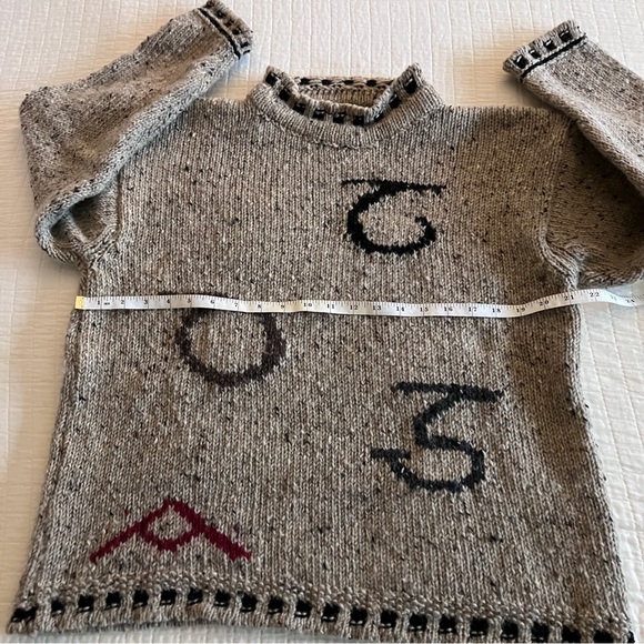 VTG Róisín Dubh Irish wool beige heathered sweater w/Gaelic letters - Picture 9 of 10